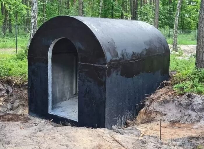 Betonový zahradní sklípek zapuštěný do země na pozemku klienta v Písek